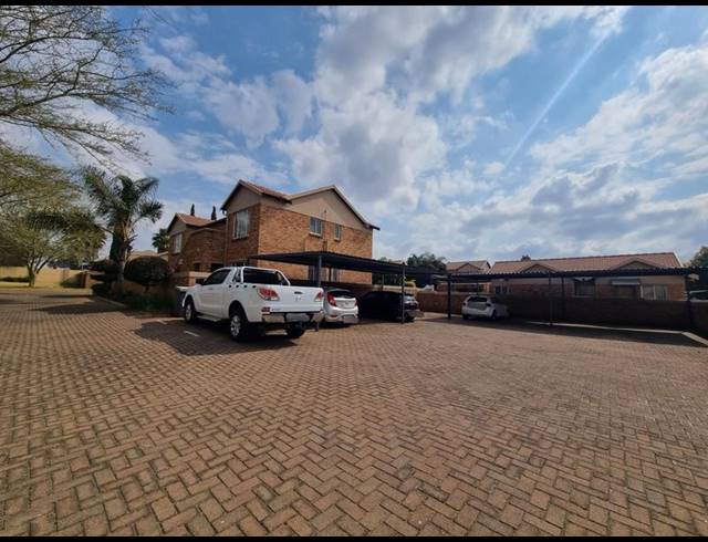 2 BEDROOM APARTMENT FOR SALE IN HEUWELSIG ESTATE